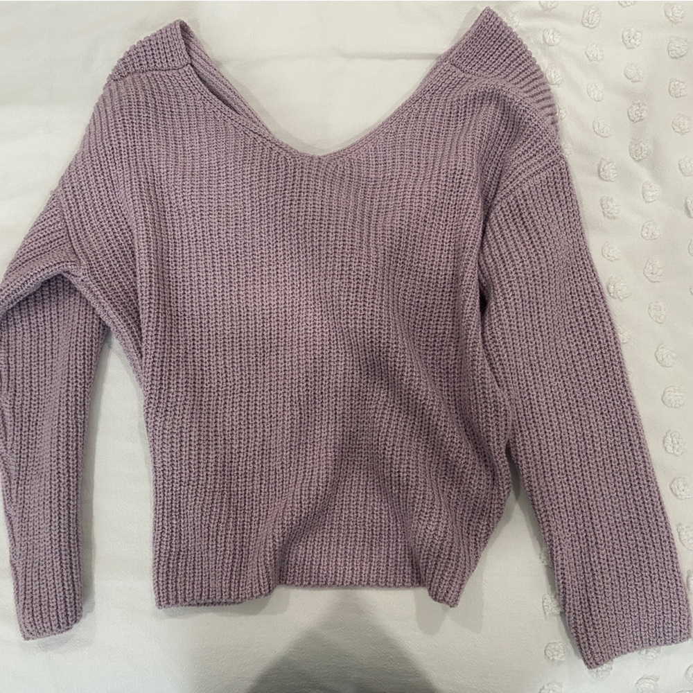 ASTR the label light purple v neck sweater with knot detailed back